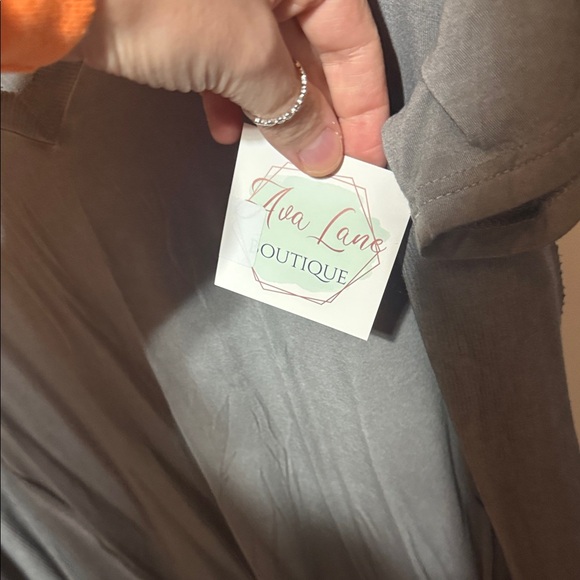 POL Charcoal Short Sleeve V-Neck Top - Picture 3 of 4